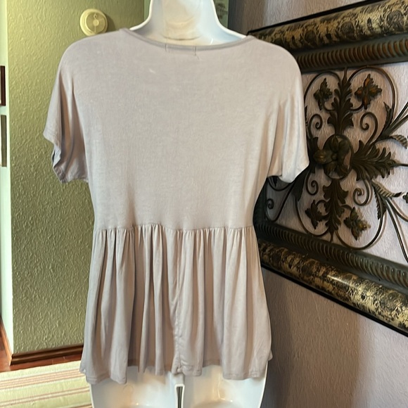 Ginger G Grey Peplum Top  short sleeve knit Size S - Picture 4 of 5